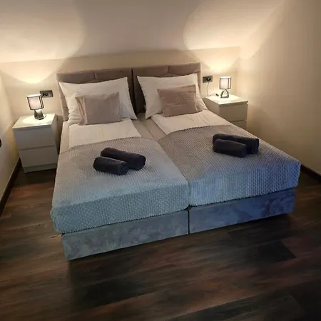 Na Moru With Pool And Sea View Apartman