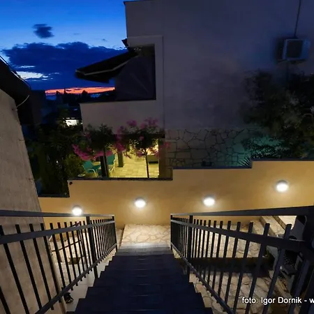 Na Moru With Pool And Sea View Apartman *
