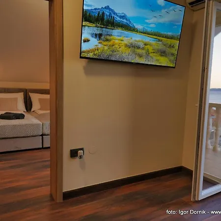 Apartman Na Moru With Pool And Sea View