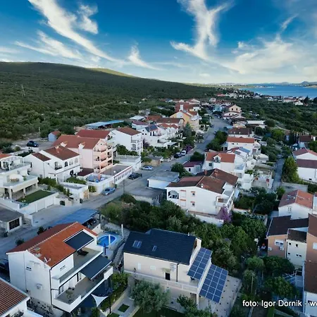 Na Moru With Pool And Sea View Sveti Petar