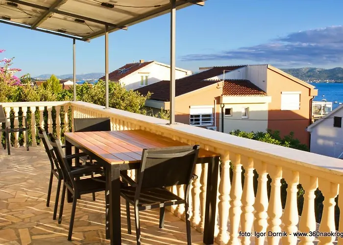 شقة Na Moru With Pool And Sea View