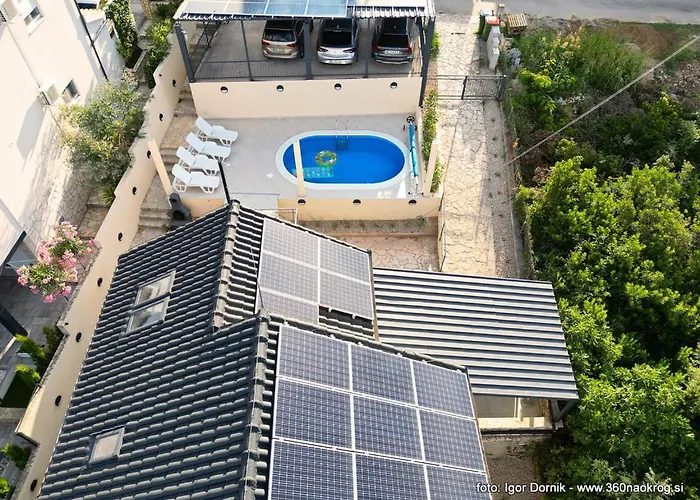 Na Moru With Pool And Sea View سفيتي بيتار