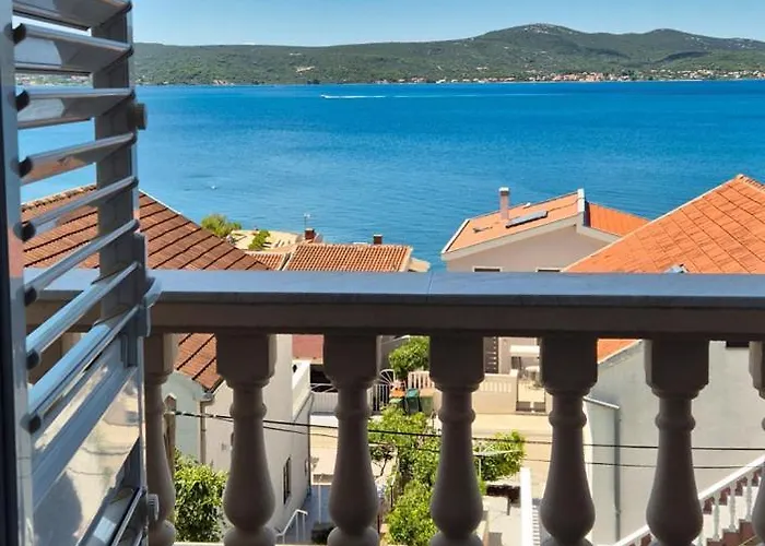 شقة Na Moru With Pool And Sea View
