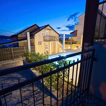 Na Moru With Pool And Sea View Daire