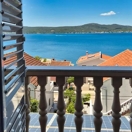 شقة Na Moru With Pool And Sea View